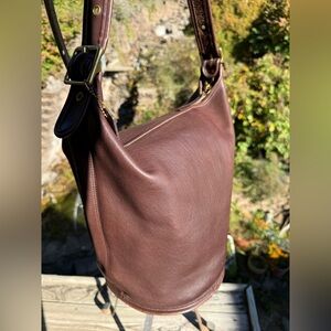Coach Glove-Tanned Leather Zip-Top Bucket Shoulder Bag 👜✨ Hungary Made – Vintage